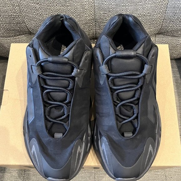 Size 11 Adidas Yeezy Boost 700 MNVN Triple Black Used Very Good Condition 9/10 main image 4